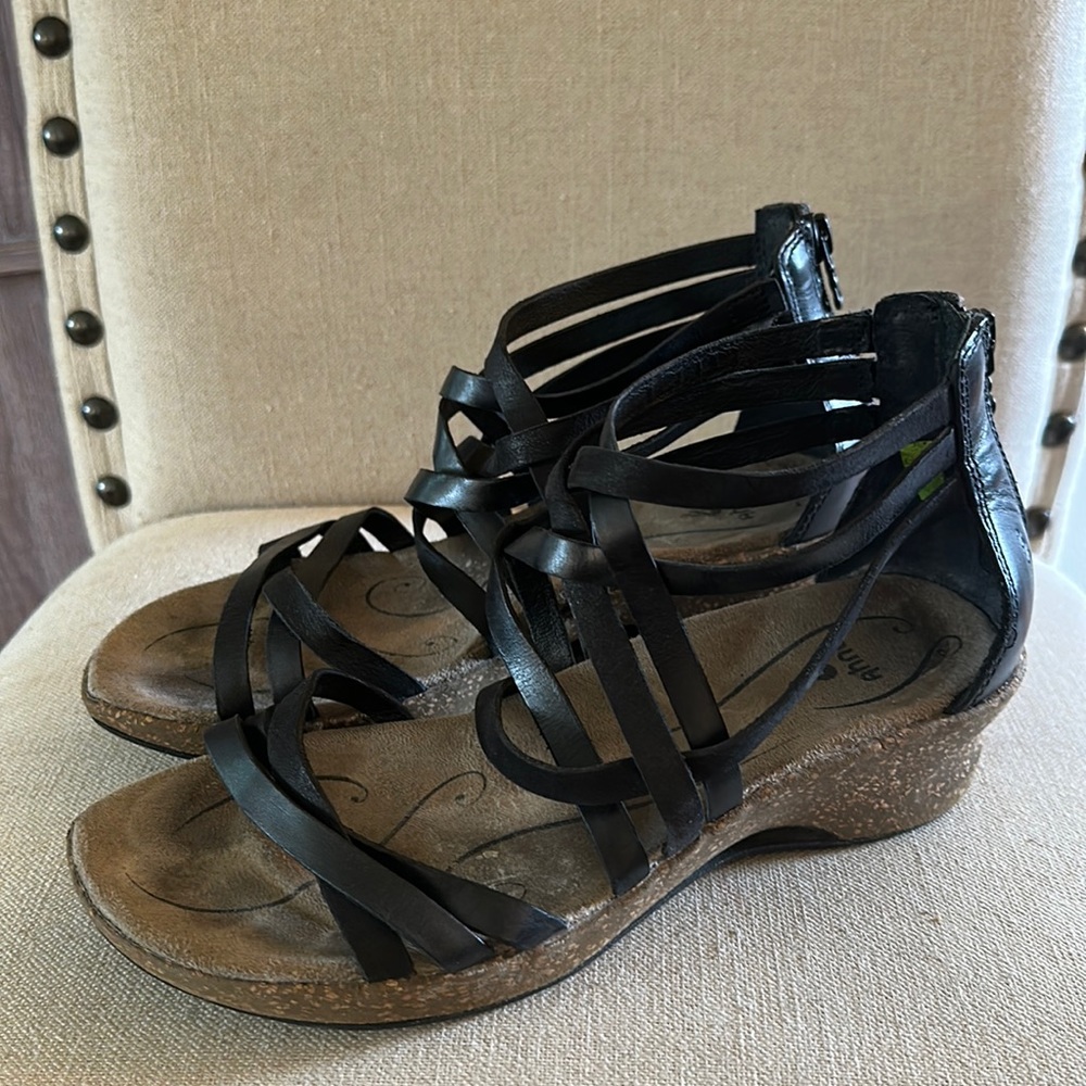 Ahnu Women’s Strappy Leather Wedge Sandals Black Size 7
